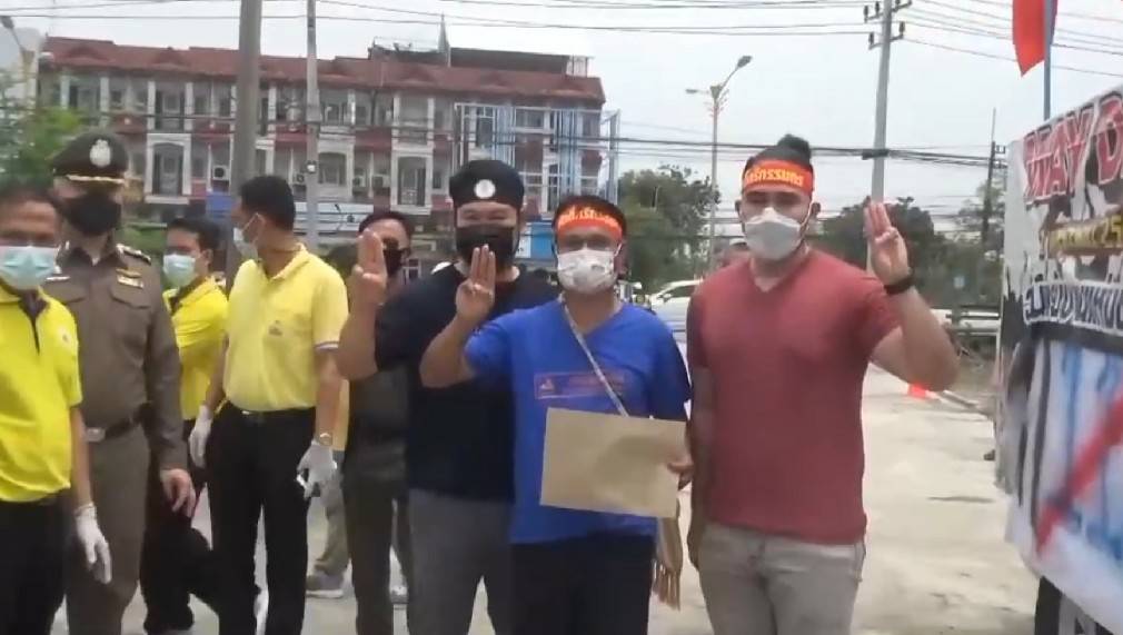 กลุ่มพัฒนาแรงงานตะวันออก ยื่นหนังสือถึงรัฐบาลให้เยียวยาและฉีดวัคซีนให้แรงงาน