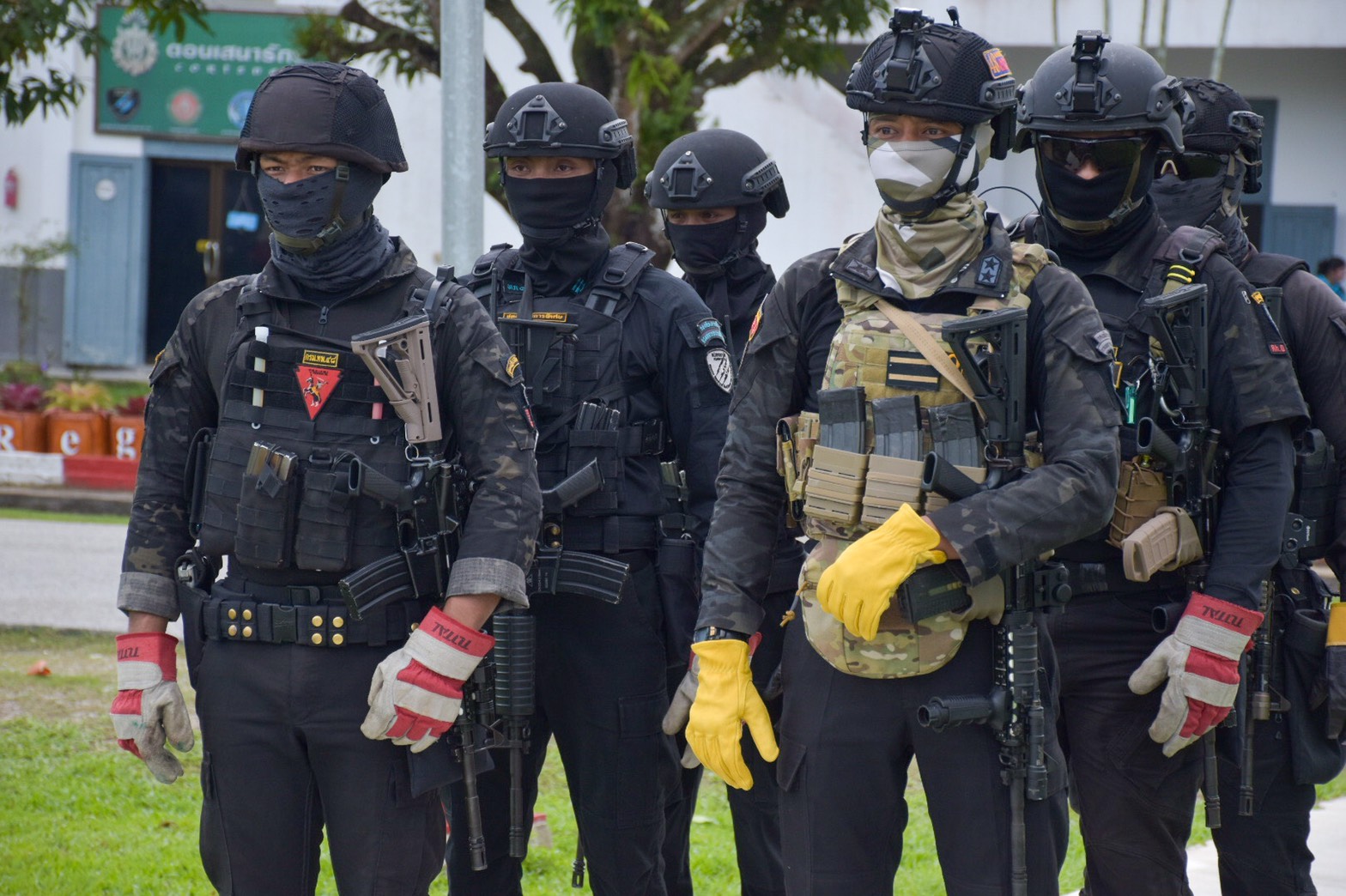 นปพ.ร่วม นราธิวาส สนธิทหารชุดดำเสริมเขี้ยวเล็บยุทธวิธีเชิงรุกกลุ่มโจรใต้