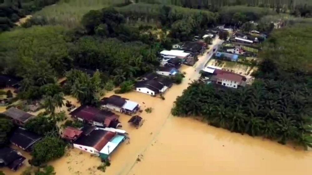 น้ำป่ากระจายท่วมลงพื้นที่ปลายน้ำแล้ว! ชาวบ้านอำเภอละงูยังหวั่นฝนตกซ้ำ