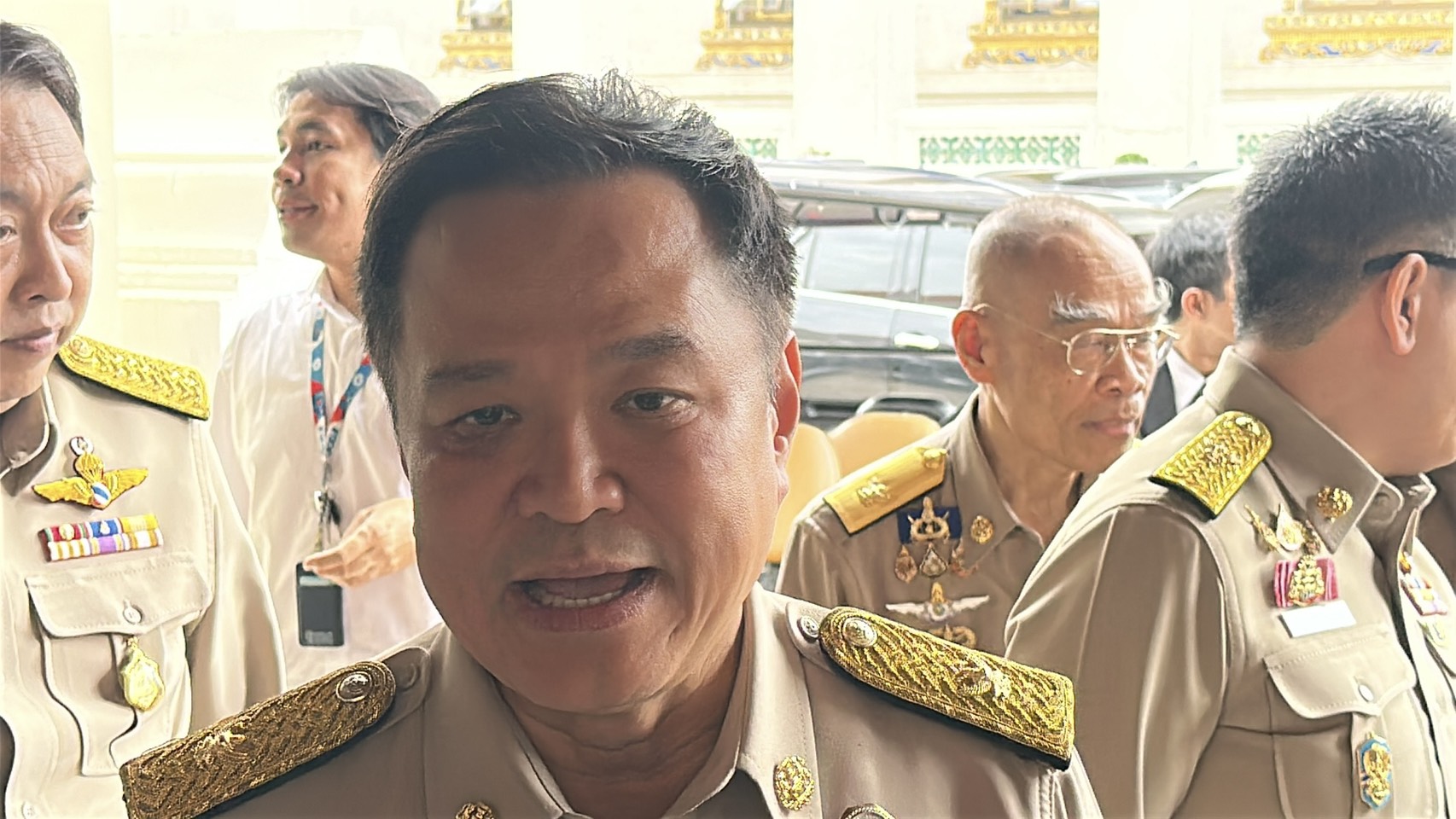 “อนุทิน” หัวเราะร่า! สวนฝ่ายค้านไล่บี้คดีฮั้ว สว. ยันอำนาจอยู่ที่ กกต. เคลียร์ปัดโพสต์ซ่อนนัย "เหล็กไม่ละลาย แต่ไอศกรีมละลาย"