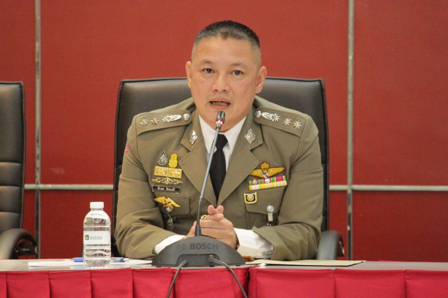"เดอะ โป้ง" พ.ต.อ.สืบสด สิงหเสนี ผกก.ป้ายแดงลุยแก้ปัญหาจราจร