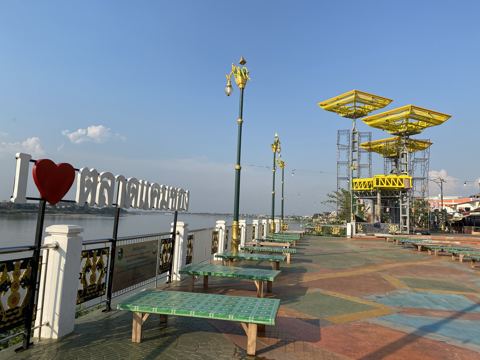 หนองคายเปิดจุดเช็คอินแห่งใหม่ Giant Tree & River Walk 