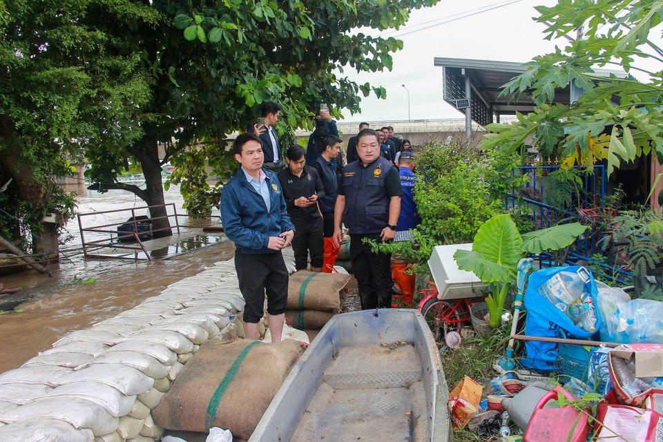 "ภราดร" ลงพื้นที่อ่างทอง ห่วงน้ำเจ้าพระยา หลังน้ำท่วมบางจุด เร่งมาตรการป้องกัน 