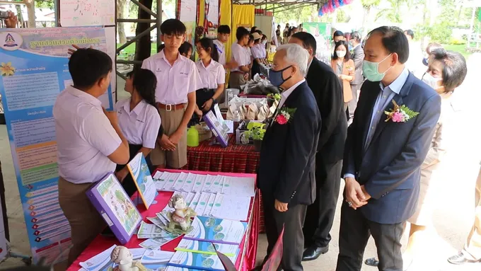 "อัครวัฒน์" ตรวจ Smart Learning ที่ขอนแก่น ยอมรับ มข.ทำได้ดี เล็งต่อยอดครอบคลุมทั่วไทย 