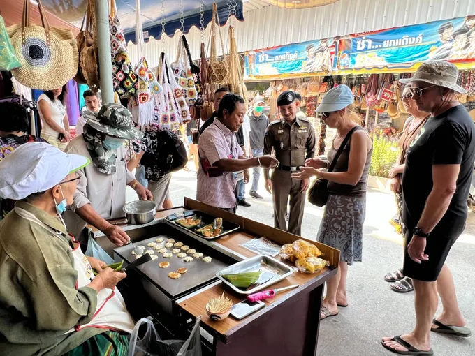 ตร.ทท.ตรวจเยี่ยมผู้ประกอบการตามท่าเรือ เพื่อให้บริการนักท่องเที่ยว