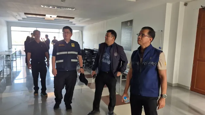 เร่งตรวจสอบสาเหตุ อาคารเทศบาลนครบุรีรัมย์สั่นสะเทือน เจ้าหน้าที่ผวาอพยพลงจากตึก