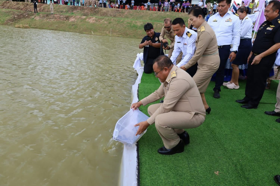 "ร้อยเอ็ด" ปล่อยพันธุ์สัตว์น้ำกว่า 2 แสนตัว เฉลิมพระเกียรติพระบรมราชินี 