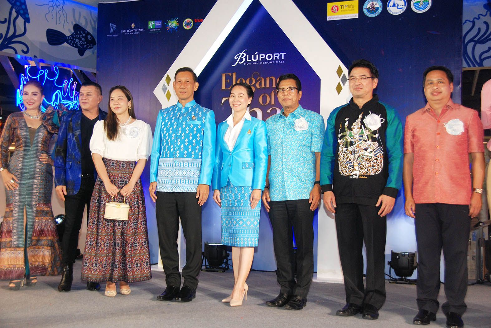 “บลูพอร์ต” จัดเดินแบบผ้าไทยสุดอลังการต้อนรับเทศกาลวันแม่