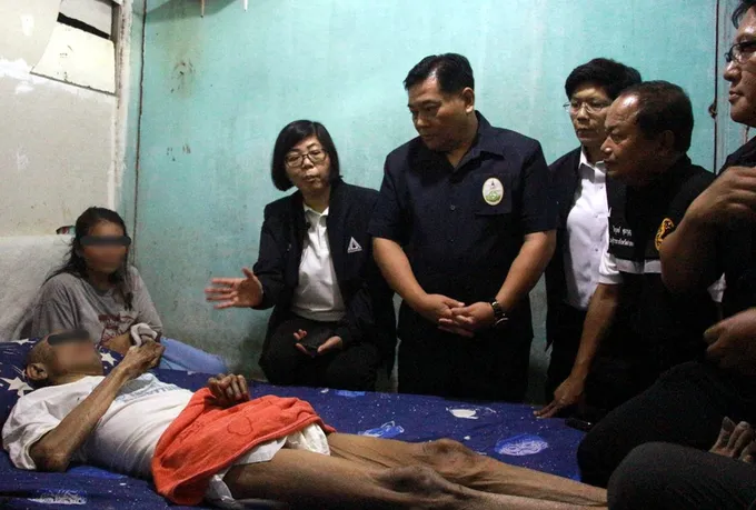 เลขาฯ ประกันสังคม–ผู้ว่าฯ อ่างทอง ลงพื้นที่เยี่ยมผู้ทุพพลภาพ เดินหน้า “สปส. มอบสุข”