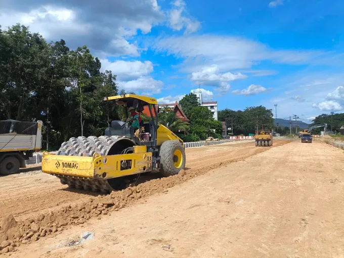 เร็วกว่าแผน! ทช. สร้างถนน 4 เลน สาย ง ผังเมืองรวมเมืองทุ่งสง จ.นครศรีฯ ระยะทาง 5.589 กม. รองรับเติบโตเมือง ดันศก.ขนส่งภาคใต้ตอนล่าง คาดสร้างเสร็จปี71