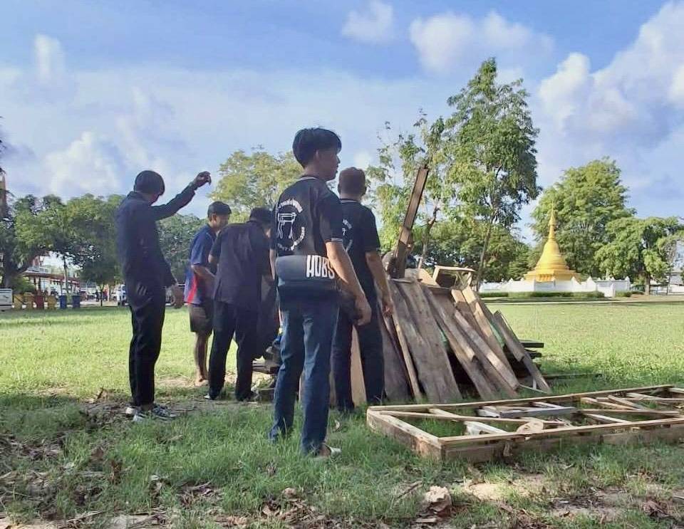 สลดหนุ่ม 25 ร่างยักษ์ 198 กก. เมรุเผาไม่ได้ วัดต้องใช้ “เชิงตะกอน” เผากลางแจ้ง ญาติร่ำไห้ส่งดวงวิญญาณ