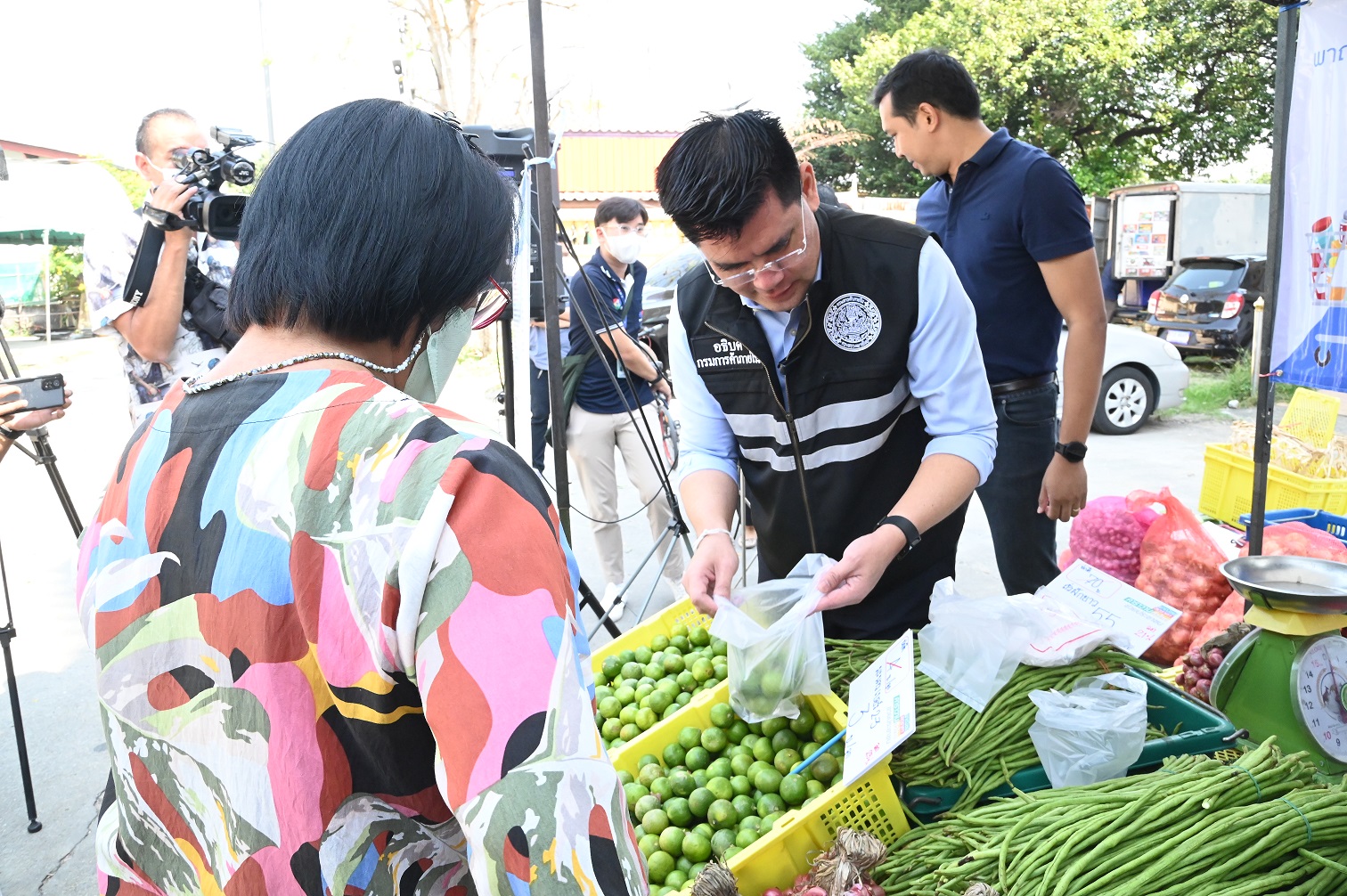 มะนาวปีนี้ไม่แพง! “พาณิชย์” จับมือสมาคมตลาดกลางฯ เปิดขายส่งผ่านรถโมบาย 100 จุดทั่วกรุงเทพ  