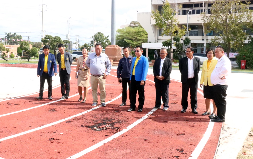 ปปช.โคราช-กรรมการสถานศึกษา ตรวจลู่วิ่งโรงเรียนมัธยมดัง งบ 1 ล้าน ใช้งานวันเดียวพัง