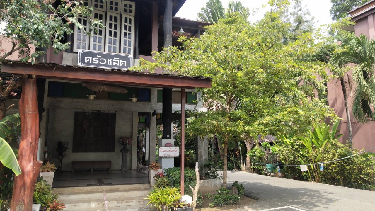 ผู้ประกอบการร้านอาหารตามชายหาด เน้นมาตรการซื้อกลับบ้าน  ยังคงปิดห้ามนทท.ลงเล่นน้ำทะเล