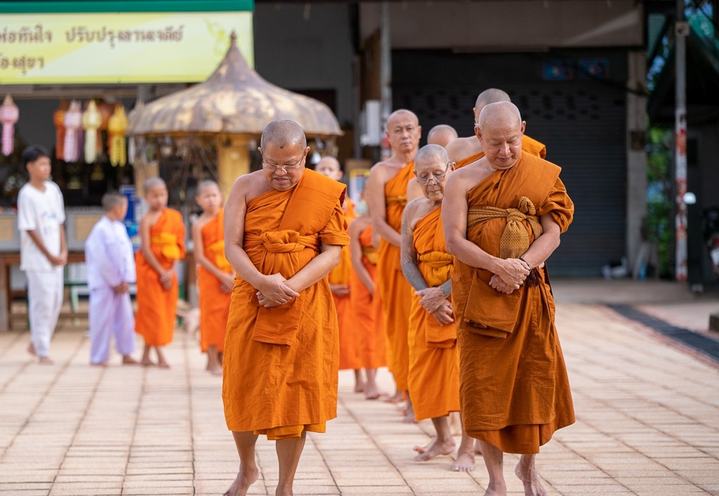 เจ้าคณะจังหวัดแม่ฮ่องสอน นำชาวพุทธปฏิบัติธรรม เสริมสร้างชีวิตสงบและร่มเย็น