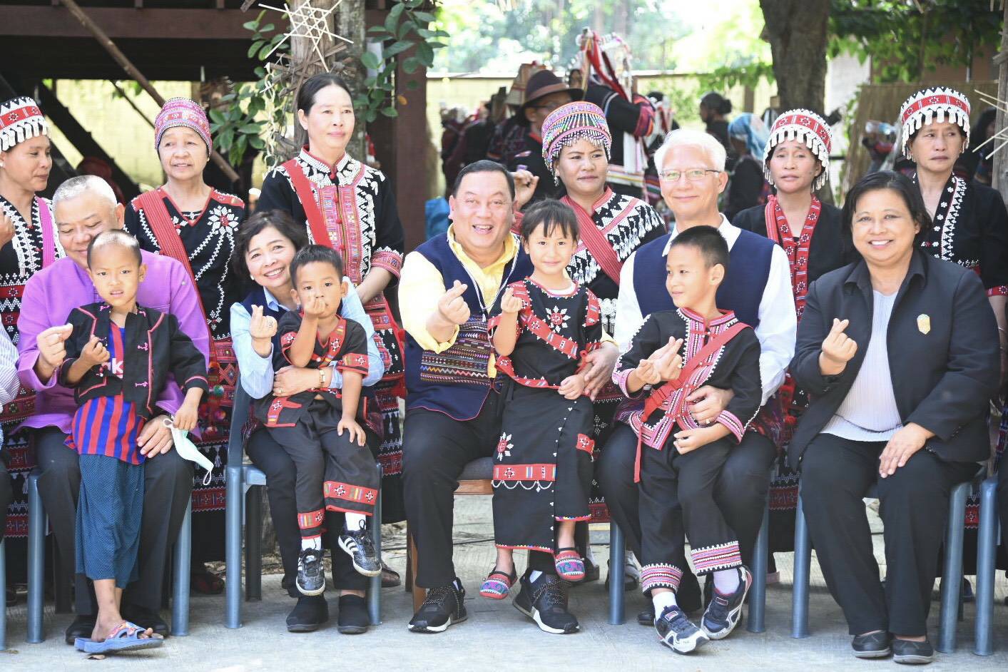 'จุติ' น้อมเกล้าฯ สนองพระราชดำรัส ร.10 ส่งเสริมนักเรียน สร้างอาขีพให้กลุ่มชาติพันธุ์ 