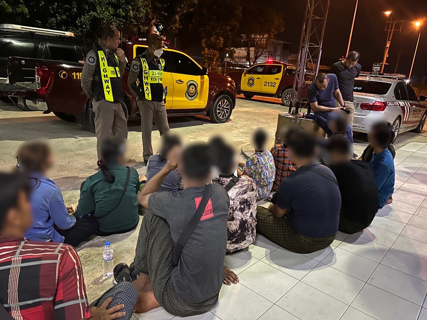 ตร.สอบสวนกลาง รวบขาซิ่งเหยียบมิดไมล์ ขนต่างด้าวฝ่าด่าน สุดท้ายไม่รอด โดนรวบยกคัน