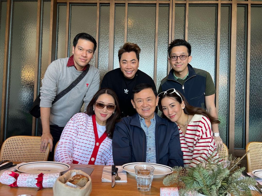 “มดดำ” โผล่! เมอร์รี่คริสต์มาส “ทักษิณ” ลั่นนายกฯ ในดวงใจ