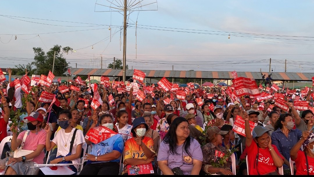 พรรคเพื่อไทยเปิดเวทีปราศรัยช่วยผู้สมัคร สส.สงขลา ทั้ง 9 เขต ประชาชนร่วมฟัง ราว 12,000 คน  