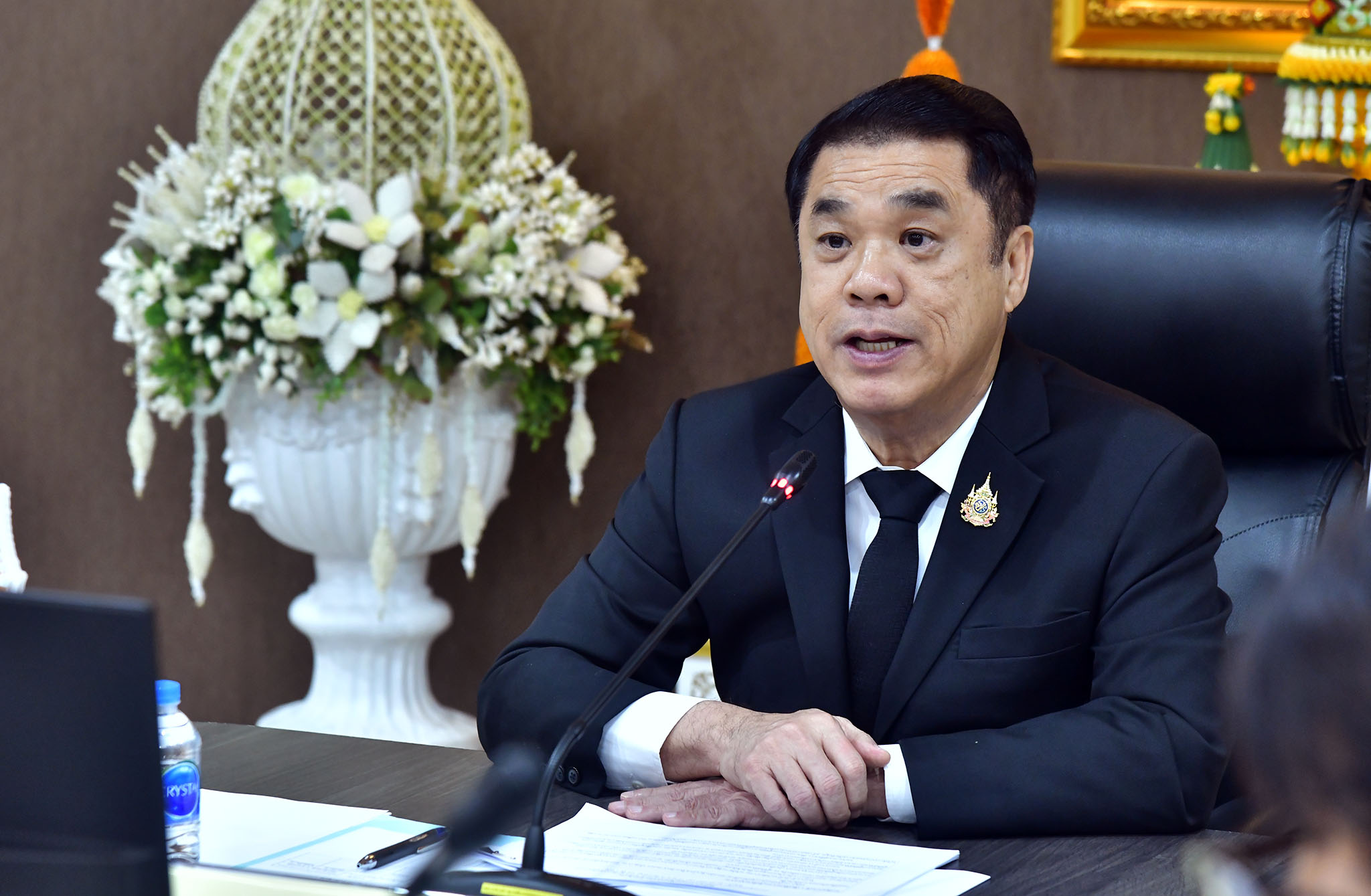 "สุริยะ” นั่งหัวโต๊ะ ประชุมจ่ายเยียวยาเหตุไฟไหม้รถบัส นร.  ไม่เกินสัปดาห์หน้า โอนเงินให้ครอบครัวผู้เสียชีวิตได้ ตั้ง คกก. ตรวจสอบสภาพรถบัสทั่ว ปท. 