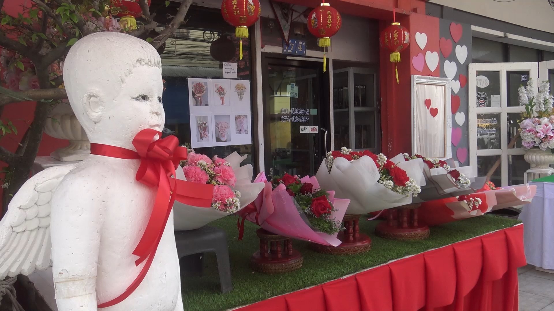 ยอดจองเพียบ! ร้านดอกไม้ดังสงขลาวางขายช่อกุหลาบ-กระเช้าดอกไม้  