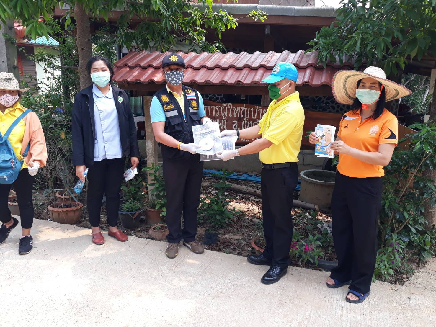 "กองพลทหารม้าที่ 1 กองพันทหารม้าที่ 18 กองพันทหารม้าที่ 13 และ  กองพันทหารเสนารักษ์ที่ 8" ประชาสัมพันธ์วิธีการป้องกันตนจากเชื้อไวรัส โควิด-19 
