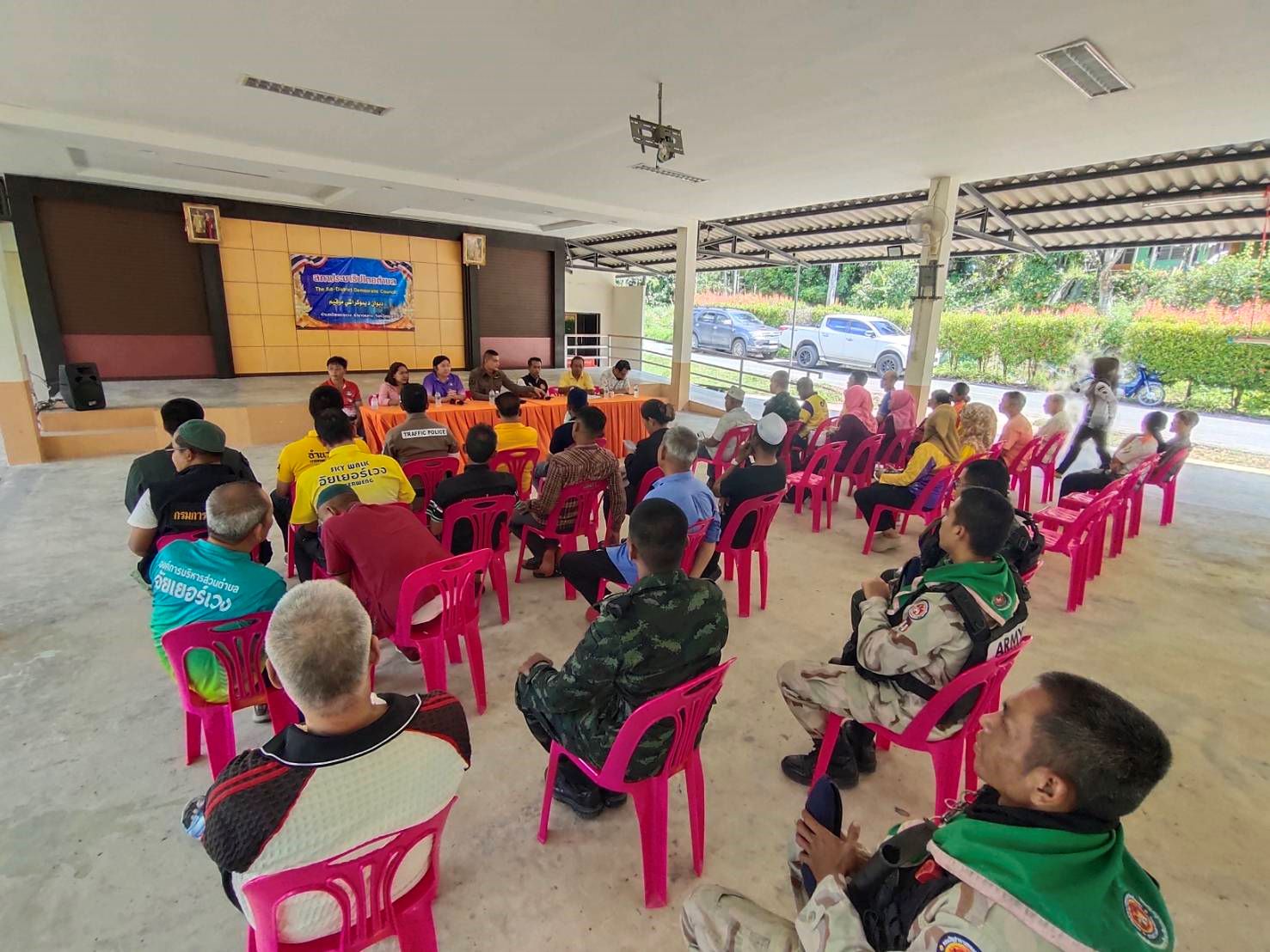 ชาวบ้านจุฬาภรณ์พัฒนา 10  ร่วมประชุมสภาประชาธิปไตยตำบลอัยเยอร์เวงหาแนวทางนำสันติสุขสู่จังหวัดชายแดนภาคใต้  