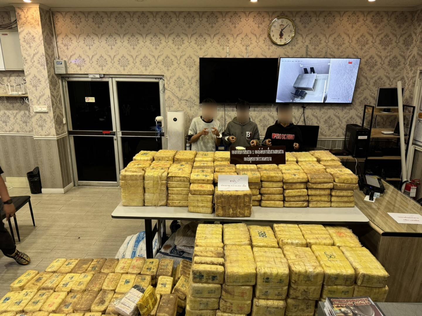 สืบนครบาล รวบเครือข่ายยาเสพติด “ปาร์ค ไทรน้อย”  พร้อมยาบ้า 9.4 แสนเม็ด 