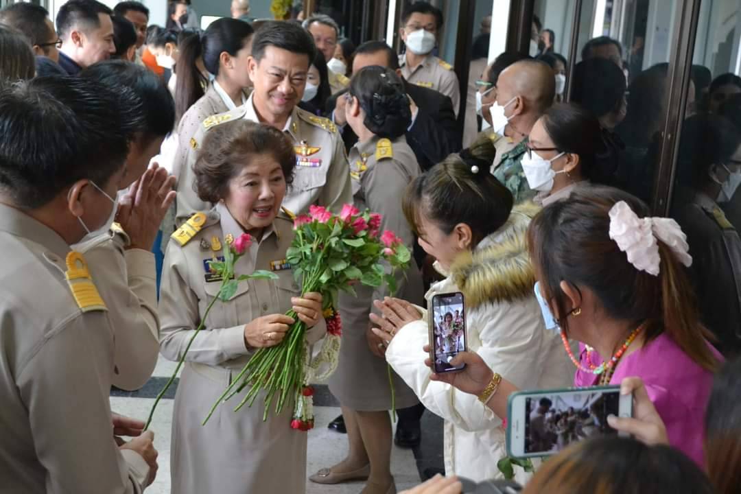 'ขวัญเรือน เทียนทอง'อำลาตำแหน่งนายกฯอบจ.สระแก้ว