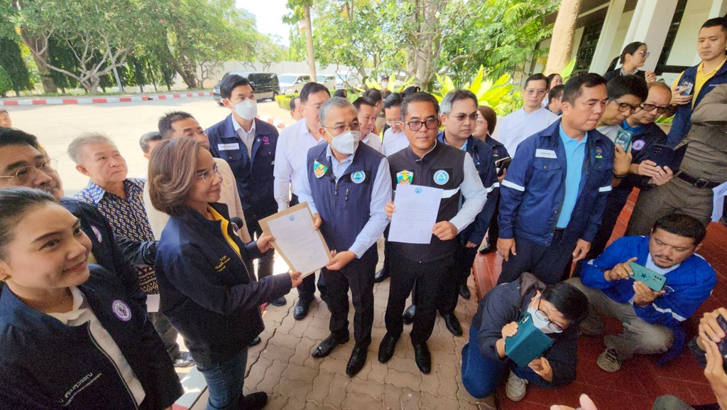 ประกาศยกเลิกพื้นที่ภัยพิบัติ! ทสม.ระยอง ยื่น "รมว.อุตฯ" จี้บริษัทเร่งหาสาเหตุ-เยียวยาอย่างเป็นธรรม
