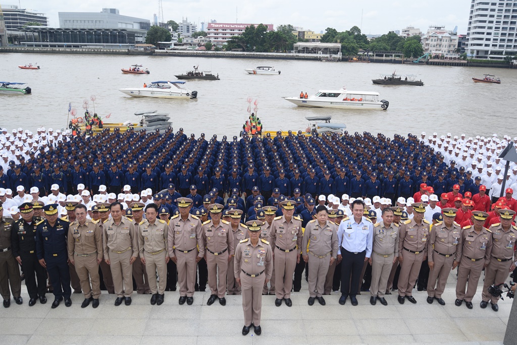 “ผบ.ทร.” ให้โอวาทกำลังพลฝีพาย 2,200 นาย ย้ำทุกคนเป็นความภาคภูมิใจของคนทั้งชาติ