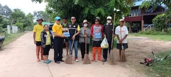อบต.ดู่ทุ่งร่วมกับชมรมกำนันผู้ใหญ่บ้านตำบลพัฒนาถนนถวายเป็นพระราชกุศล