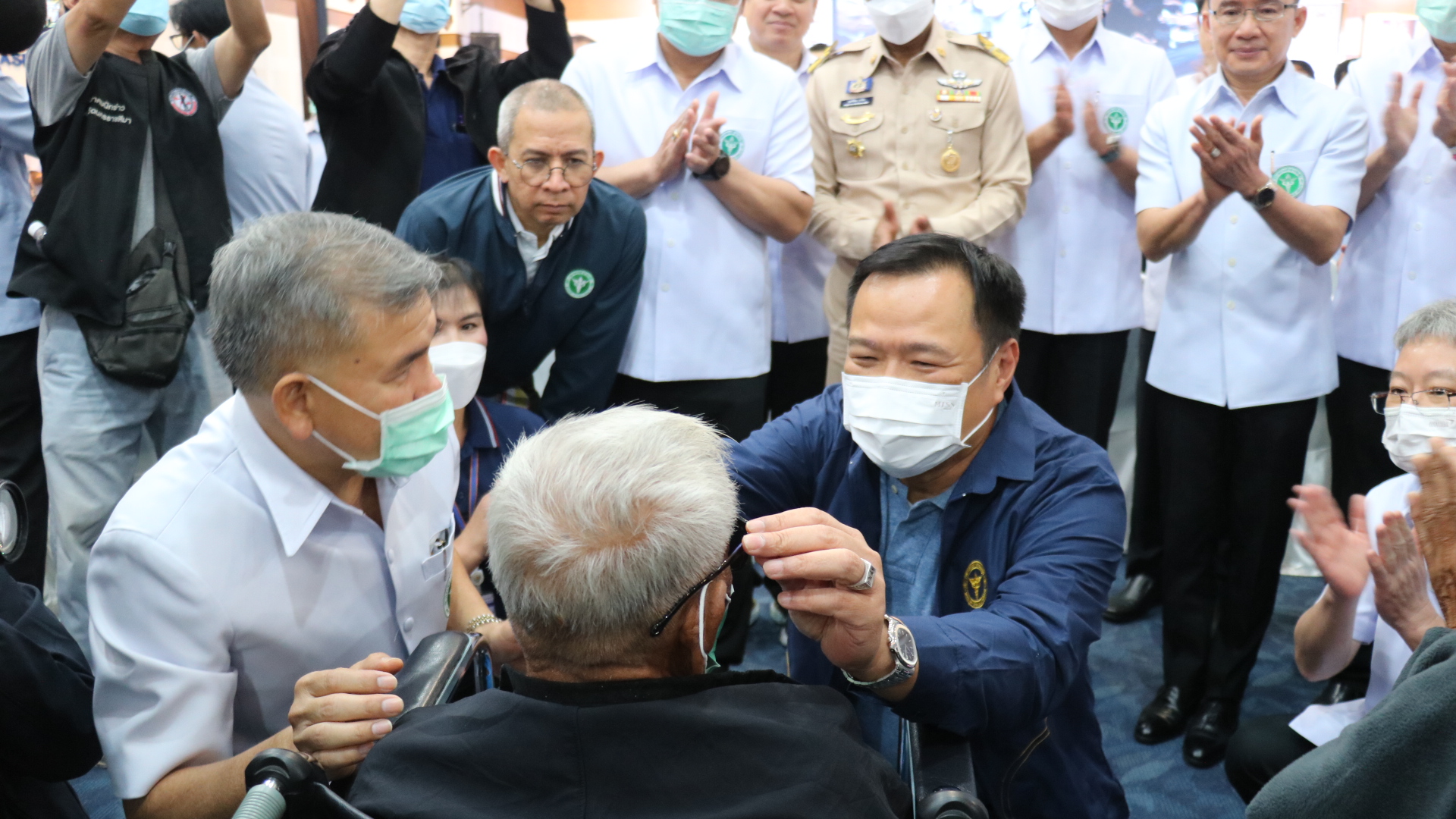 'อนุทิน' มอบของขวัญปีใหม่ชาวโคราชรับปีแห่งสุขภาพสูงวัยไทยดูแลบริการสุขภาพกาย ใจเชิงรุก