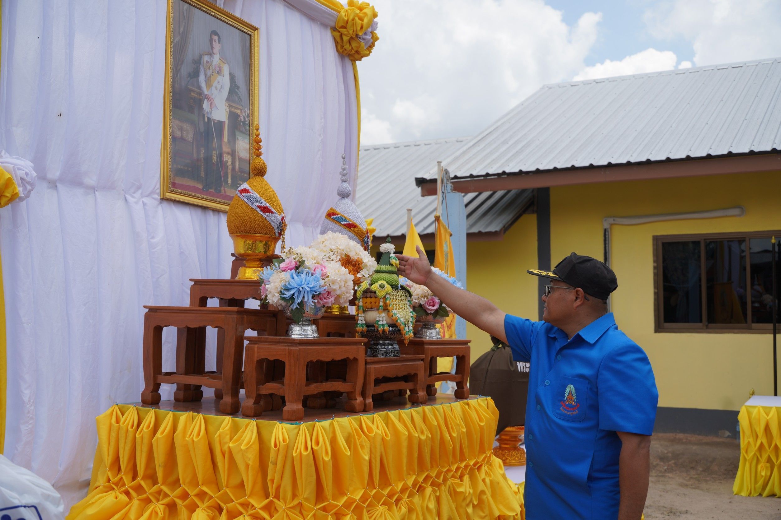 มูลนิธิราชประชานุเคราะห์ฯเชิญสิ่งของพระราชทานมอบให้ผู้ประสบอัคคีภัยในพื้นที่อำเภอโพนทอง  