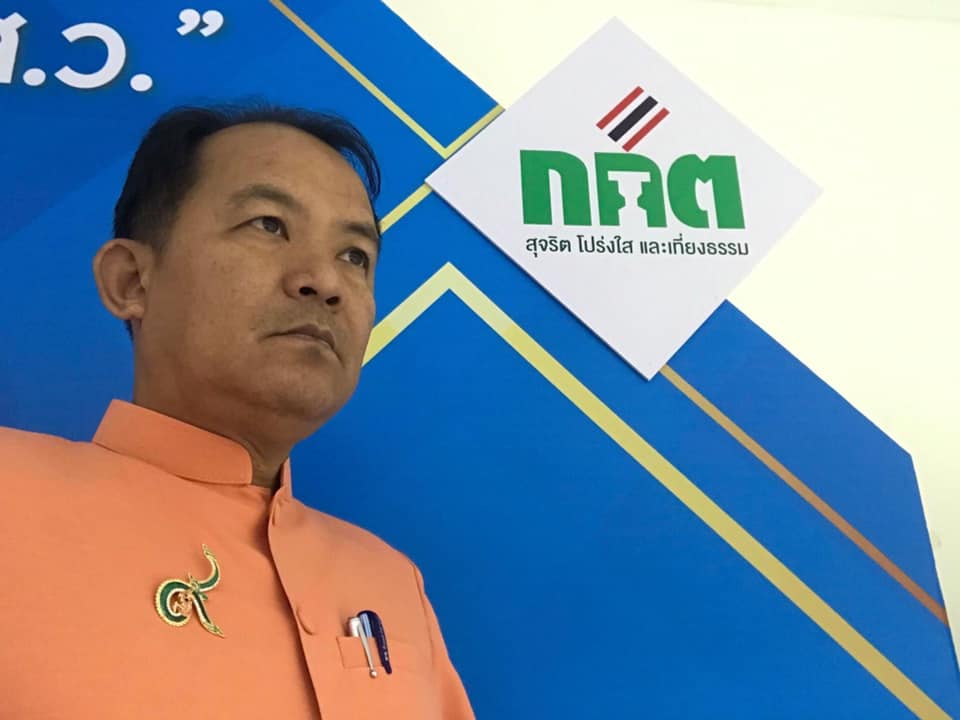 "พี่ศรี" บุกทำเนียบ จี้ ครม.กำหนดวันเลือกตั้งท้องถิ่นทั่วปท. ชี้ ถ้ายังยื้อพร้อมดำเนินคดีทั้งคณะ 