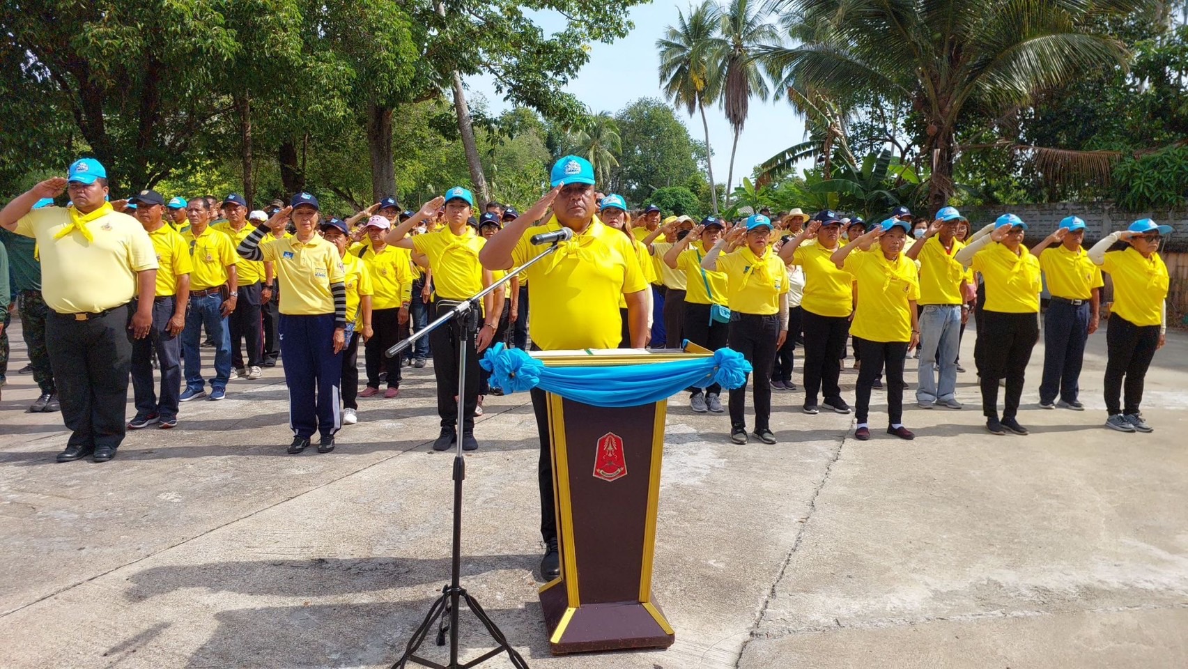 วัดบางนราจัดกิจกรรมการบำเพ็ญประโยชน์สนับสนุนการเทิดพระเกียรติ