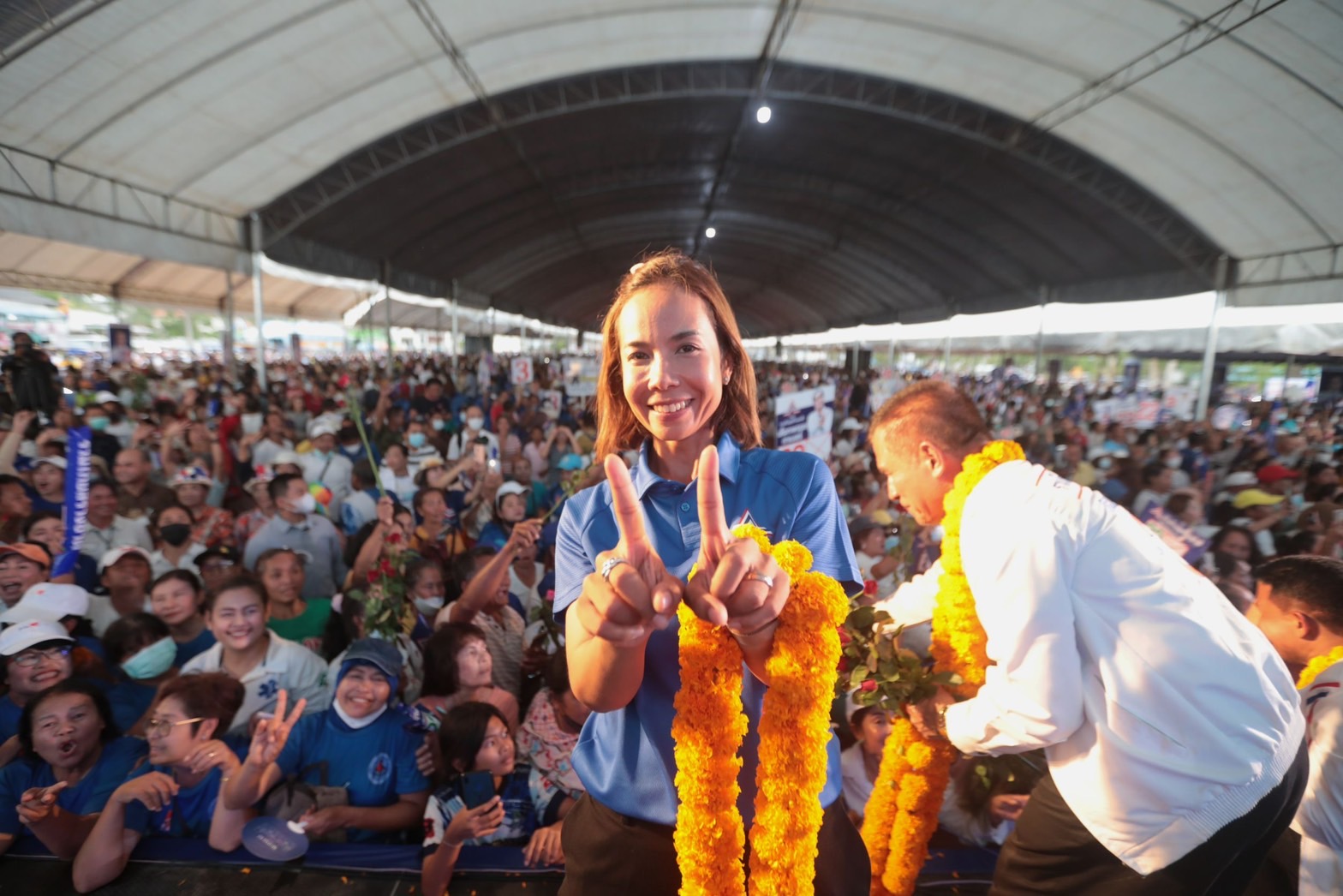 ศึกเมืองคอนเดือด! "พิมพ์ภัทรา" เปิดคลิป "ไตรรงค์" ซัดเดือดบนเวทีปราศรัย 