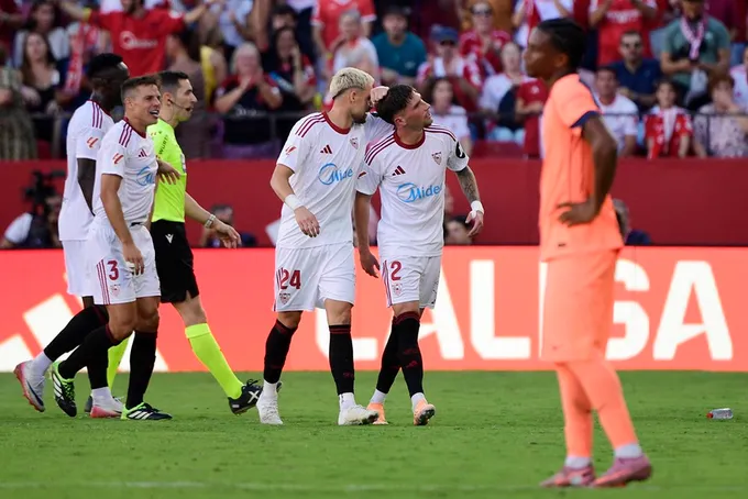 บาร์ซ่าพังยับ! เซบีย่าระเบิดฟอร์มถล่ม 4-1 เก็บชัยสุดโหดต่อหน้าแฟนบอล