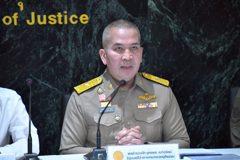 ลุยคดีพิเศษ! สั่ง DSI ฟันขบวนการกักตุน-ลอบขนน้ำมัน พบพิรุธเรือปิด AIS ถ่ายเทกลางทะเลเพียบ