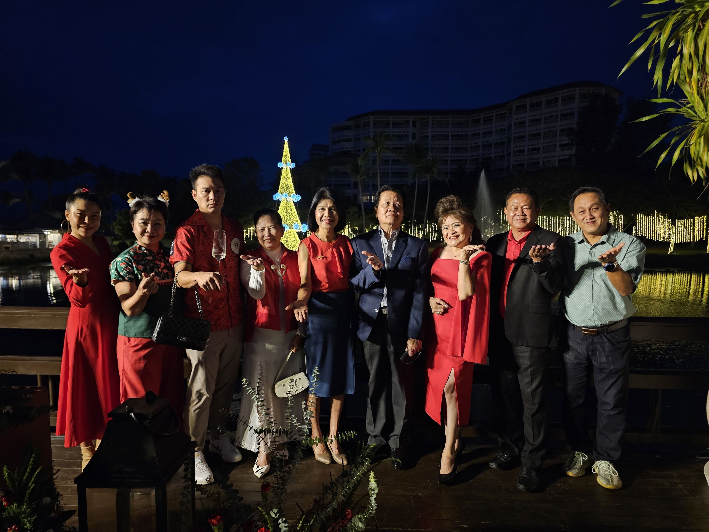 "ดุสิตธานี หัวหิน"ฉลองครบรอบ 34 ปีพร้อมเปิดไฟต้นคริสต์มาสเริ่มต้นเทศกาลแห่งความสุข