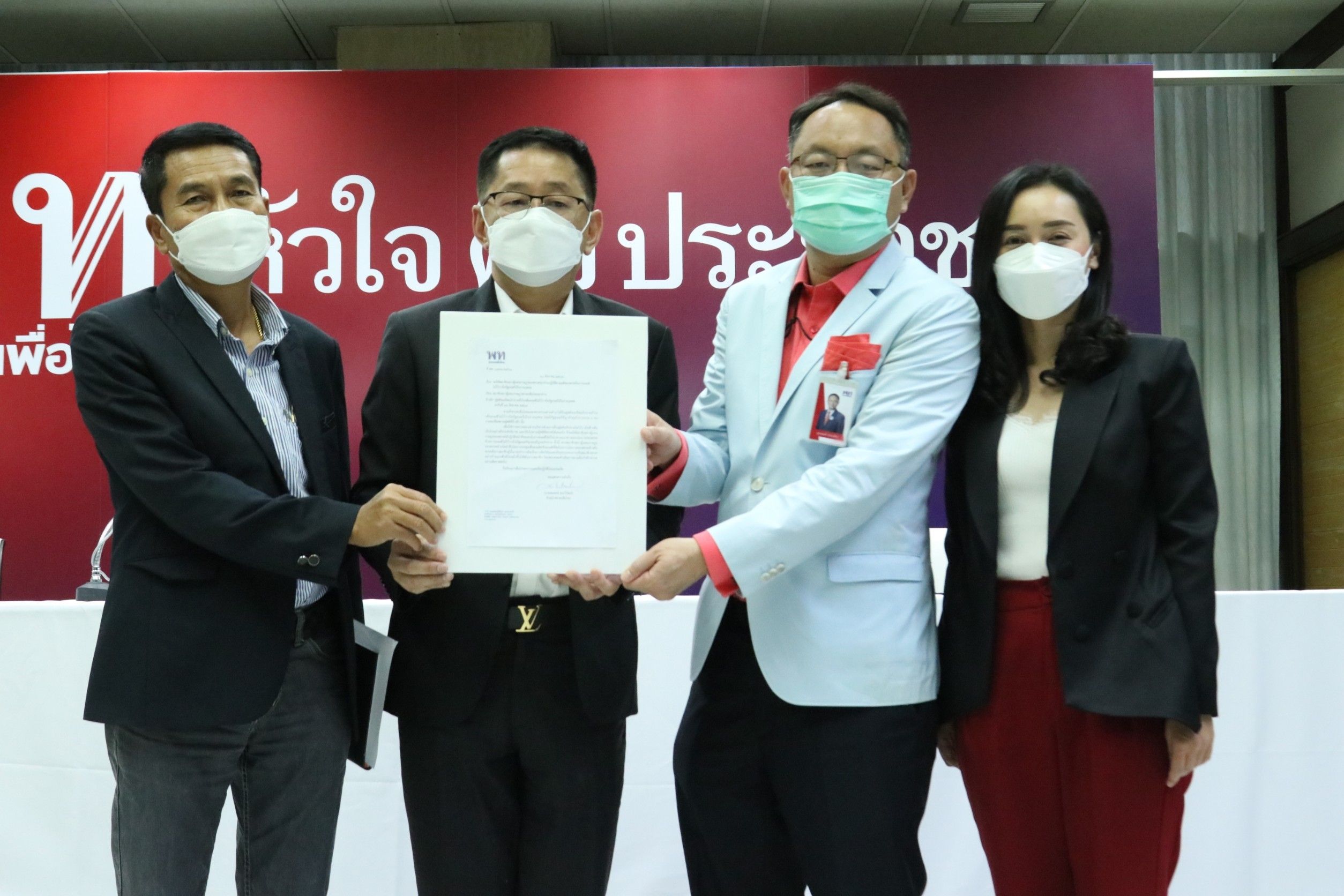 พท.ลั่นกลองเปิดศึกซักฟอกไล่"ประยุทธ์"ลงจากอำนาจ เผยมีแคนดิเดตนายกฯคนใหม่จ่อรอแล้ว 