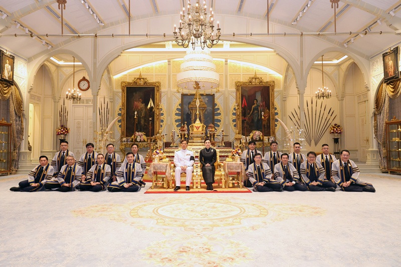 "ในหลวง พระราชินี" พระราชทานพระบรมราชวโรกาสให้คณะบุคคลต่าง ๆ เฝ้าฯ