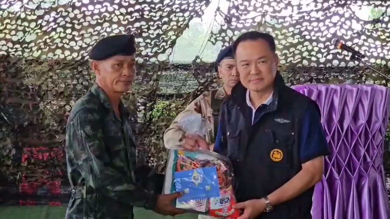 อุบลราชธานี มท.1 ลงพื้นที่ชายแดนไทย-กัมพูชา ติดตามสถานการณ์ พร้อมเป็นกำลังใจแก่ทหาร และประชาชน