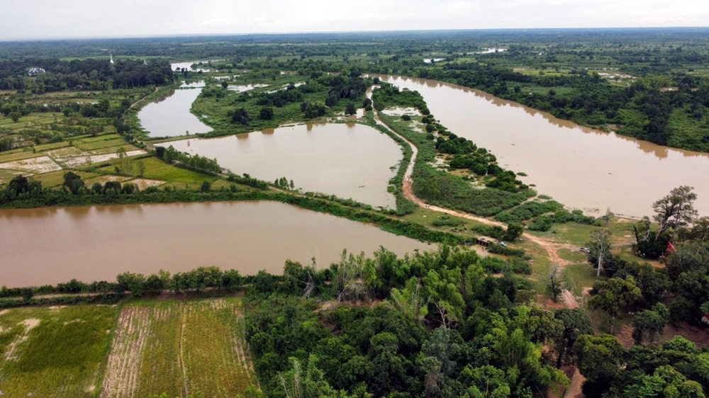 เกษตรอำเภอมหาชนะชัย เกาะติดสถานการณ์น้ำป้องกันน้ำท่วมพื้นที่เกษตร