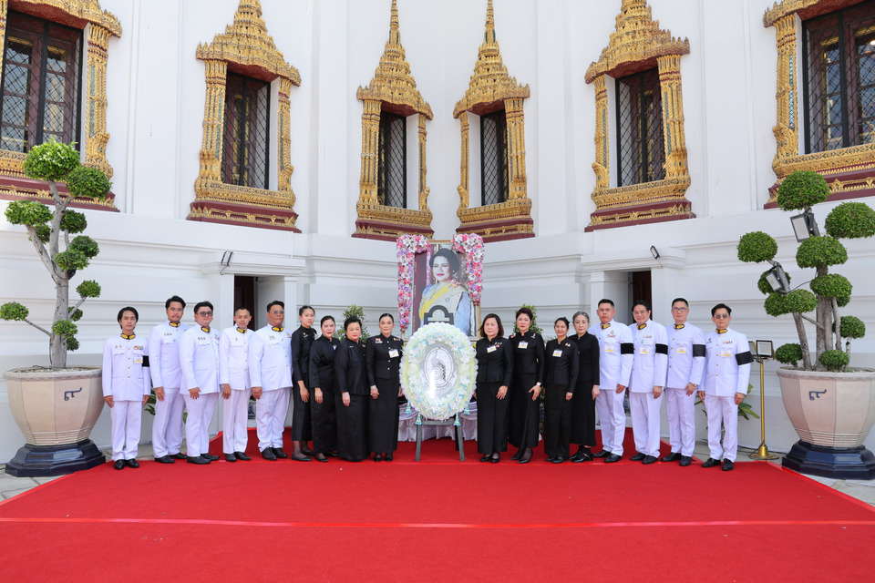 มูลนิธิสมเด็จพระนางเจ้าอินทรศักดิศจีฯ  ร่วมบำเพ็ญกุศลถวายพระบรมศพ
