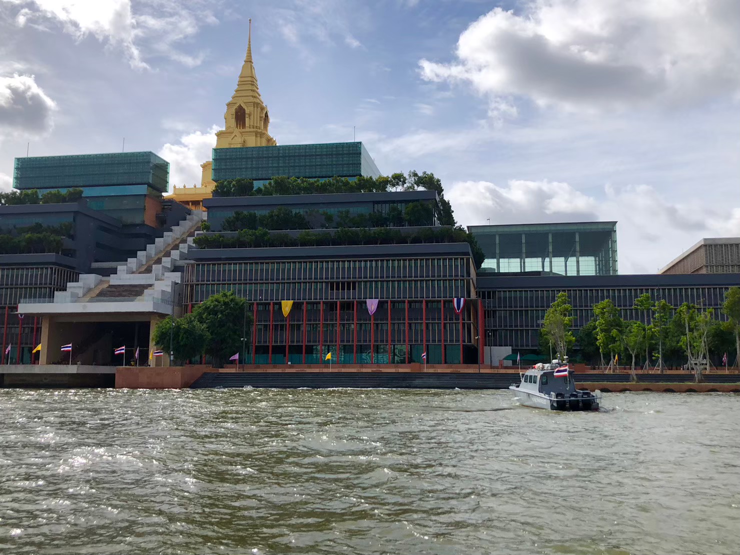 "กมธ.การเมือง" ลุยสางงบพันล้าน รีโนเวทรัฐสภา ชี้ไม่สมเหตุสมผล “ฝั่งรัฐบาล” วิจารณ์สนั่นชงโครงการใช้งบสูงในภาวะวิกฤติศก.