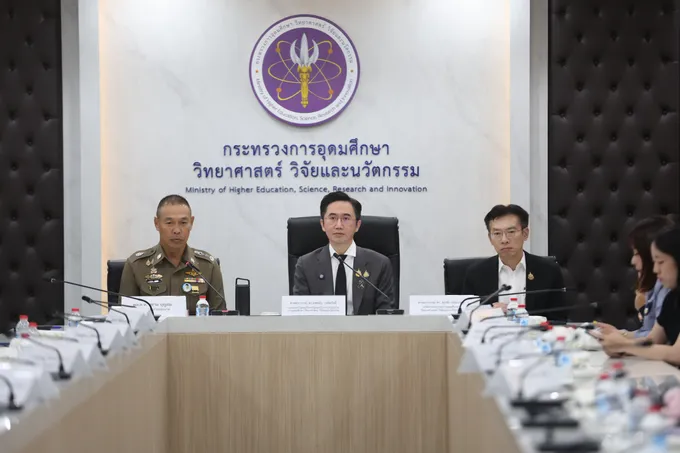 "ยศชนัน" งัด 4 มาตรการเด็ดขาด ยุติศึก “อุเทนถวาย-ปทุมวัน” งดใช้พื้นที่พิพาท 3 เดือน พร้อมเร่งจัดพื้นที่เรียนใหม่ หวั่นเกิดเหตุรุนแรง