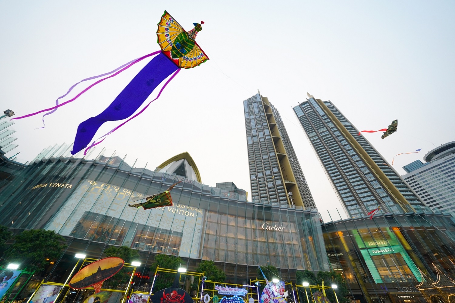 ไอคอนสยาม ชวนสนุกกับ “ICONSIAM SUMMER KITE PLAYGROUND”  เพลิดเพลินกับการเล่นว่าว และชมว่าวนานาชาติ ว่าวแฟนซี 