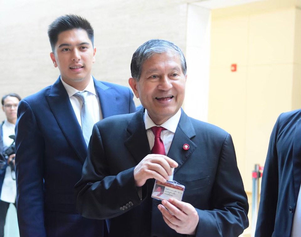 "เฉลิม" เผยลาออก "เพื่อไทย"  แล้ว เตรียมยื่นกกต. 3 ธ.ค. ไม่แจ้ง "แพทองธาร" เตรียมสมัคร "พลังประชารัฐ" 12 ธ.ค.นี้ 