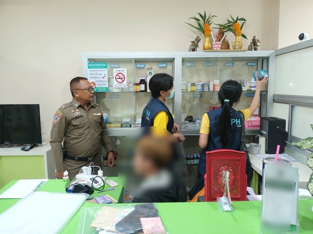 ตำรวจสอบสวนกลาง  ร่วม สบส.-สสจ.เพชรบูรณ์-สสจ.ชลบุรี ลุยปราบ 7 หมอเถื่อน